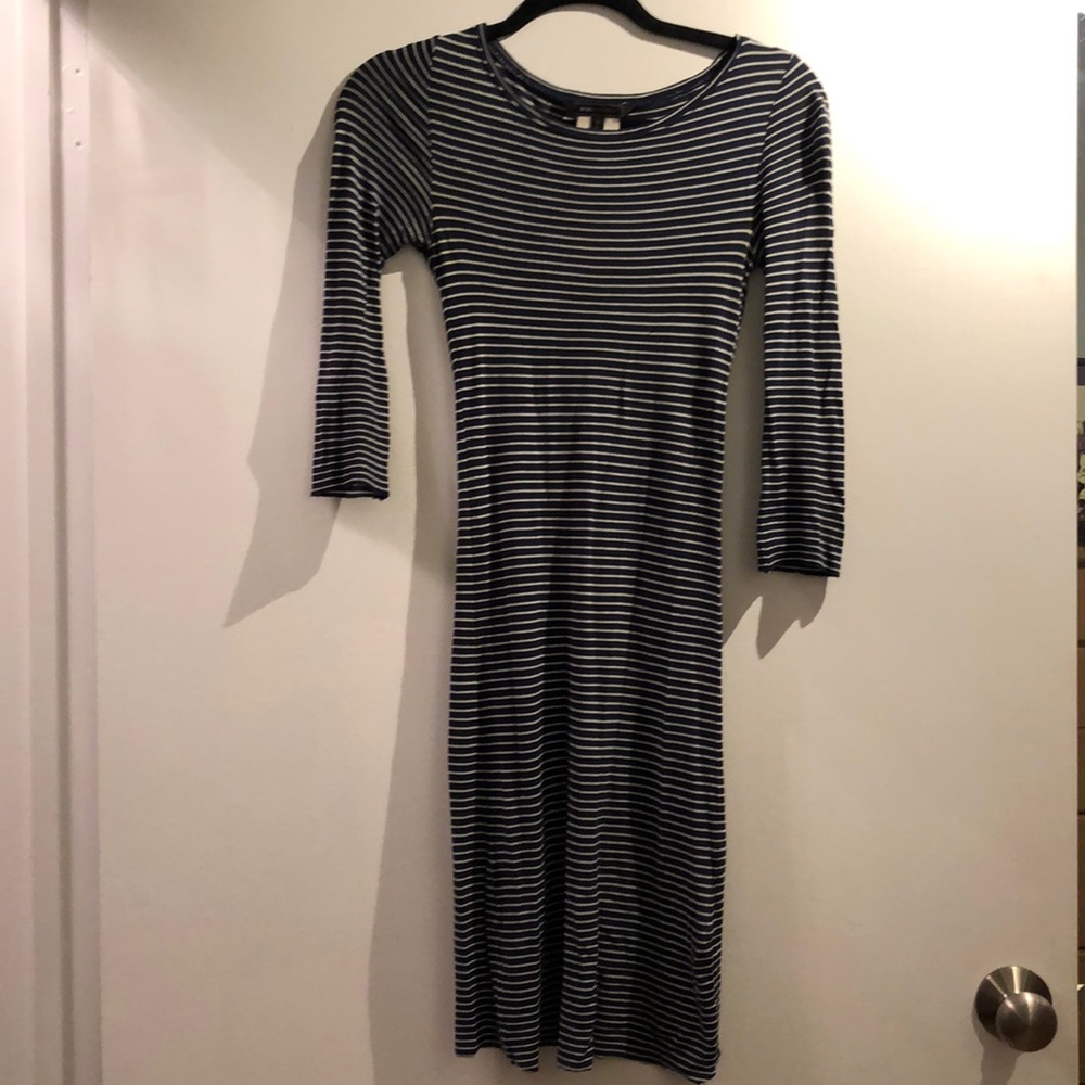 BCBG MAX AZRIA  knit  navy/white fitted striped dress XXS